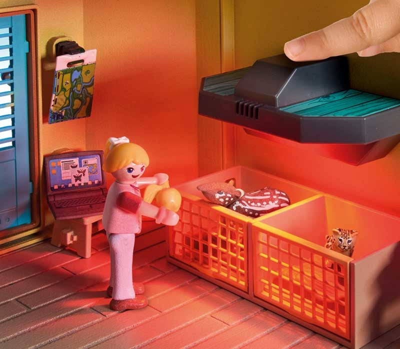 Playmobil Wiltopia Animal Care Station With Light Effects